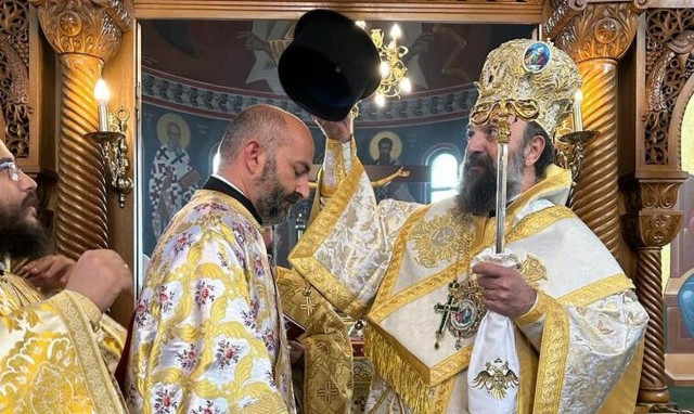 Η πρώτη Χειροτονία Διακόνου από τον Μητροπολίτη Θήρας Αμφιλόχιο
