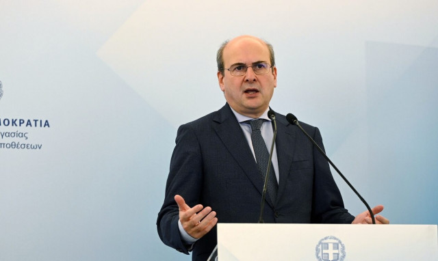 Χατζηδάκης: Άλλοι λένε λόγια, εμείς μιλάμε με έργα