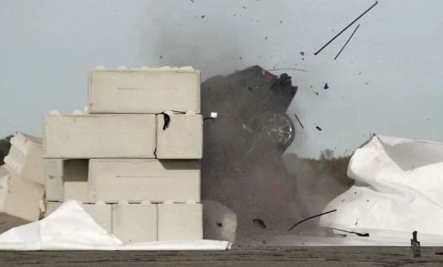 To σοκαριστικό αποτέλεσμα σύγκρουσης με 150 χλμ./ώρα!