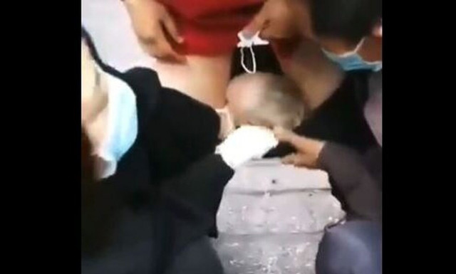 Κίνα: Γυναίκα γέννησε όρθια, γιατί δεν πρόλαβε να κάνει covid τεστ