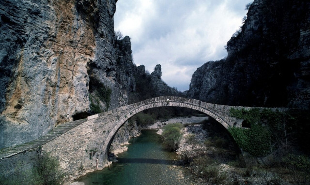 Οι χειμωνιάτικες διακοπές στα γραφικά Ζαγοροχώρια είναι εμπειρία