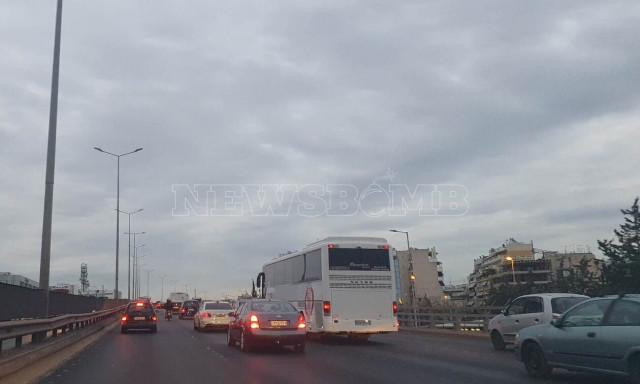 Κίνηση τώρα: Τροχαίο στη Βουλιαγμένη-«Ουρές» χιλιομέτρων στους δρόμους