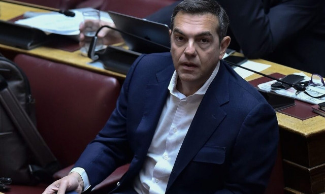 Tsipras visits advocates for HIV-positive awareness on World AIDS Day