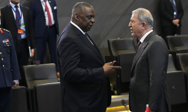 Ακάρ σε Όστιν: Δικαίωμα αυτοάμυνας οι επιχειρήσεις στη Συρία