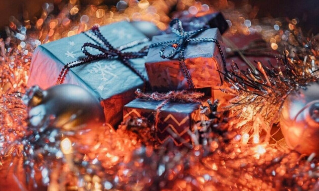 Δώρο Χριστουγέννων: Πότε θα το λάβουν μισθωτοί και άνεργοι – Τα ποσά