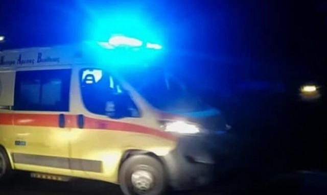 Πάτρα: Όχημα έπεσε πάνω σε κολόνα - Μια τραυματίας