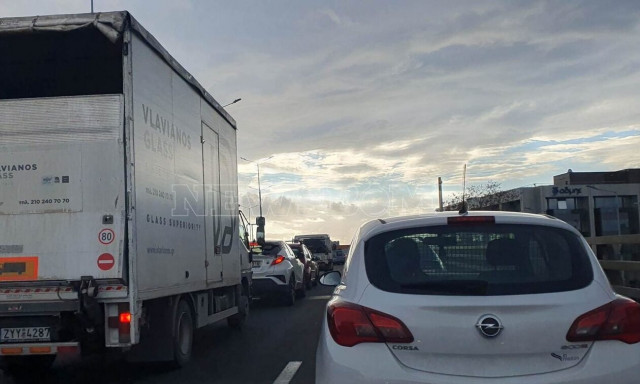 Κίνηση: Στο «κόκκινο» ο Κηφισός - Κυκλοφοριακό κομφούζιο στην Αττική