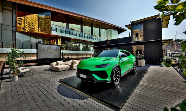 Η Lamborghini παίζει μπάλα στο Κατάρ