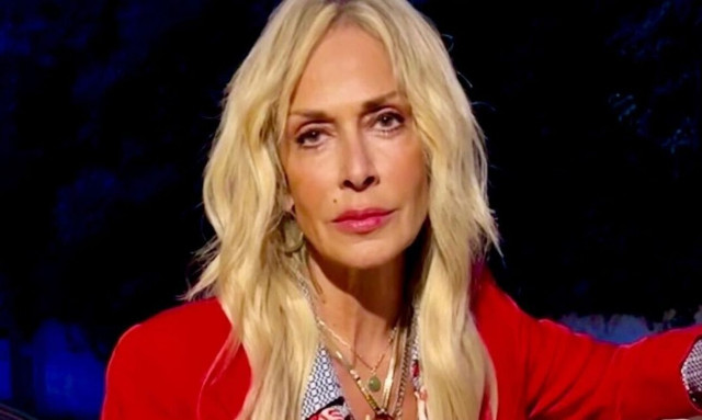 Άννα Βίσση: Ρωτάει τον καθρέφτη της ποια είναι ομορφότερη