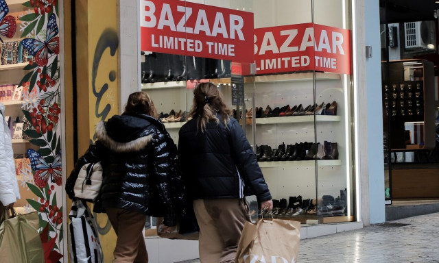 Στο κυνήγι των προσφορών οι καταναλωτές – Έρχεται το «γιορτινό καλάθι»