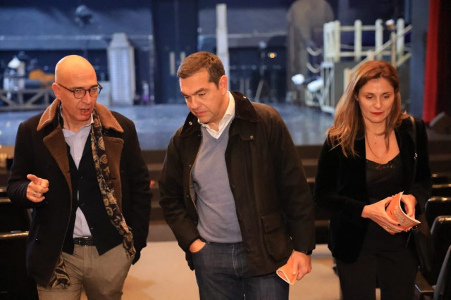 Την παράσταση «Τα φώτα της πόλης» παρακολούθησαν Τσίπρας και Μπαζιάνα