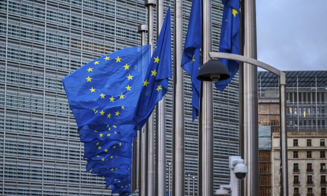 Πρόταση από την Κομισιόν για αποδέσμευση της τελευταίας δόσης