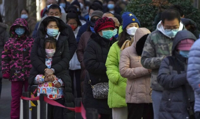 Covid-19: Η Κίνα αναπροσαρμόζει την πολιτική της