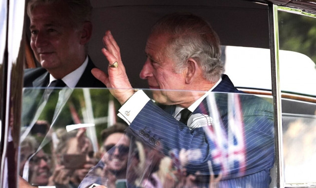 Βρετανία: Πέταξαν αυγά στον Κάρολο δεύτερη φορά μέσα σε ένα μήνα