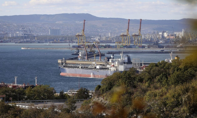 Bloomberg: Η Ρωσία εξετάζει να ορίσει δικό της πλαφόν στο πετρέλαιο