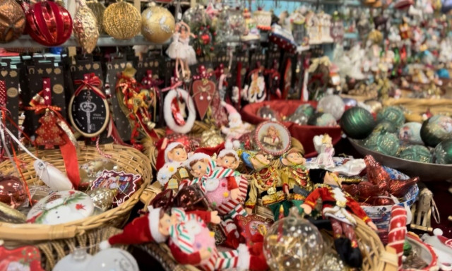 Ταξίδι στην ιστορία των Χριστουγέννων με μοναδικά vintage στολίδια