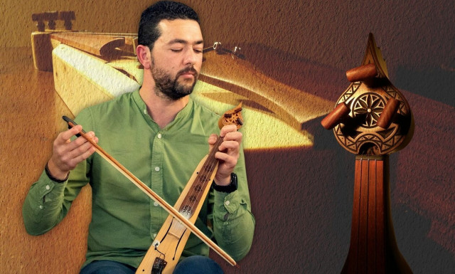 Ο ηλεκτρολόγος-μηχανικός που έχει πάει την ποντιακή λύρα σε άλλη πίστα