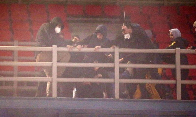 Επεισόδια στα Άνω Λιόσια: Ξύλο οπαδών της ΑΕΚ και της Ρέτζιο Εμίλια