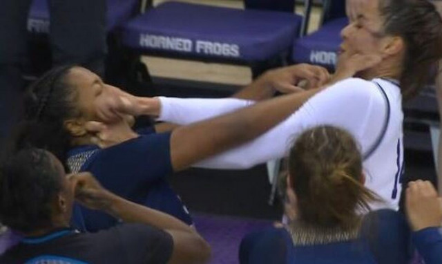 Άγριος καυγάς σε γυναικείο αγώνα μπάσκετ