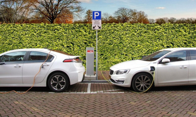 Παγκόσμια αύξηση στις πωλήσεις των ηλεκτρικών αυτοκινήτων