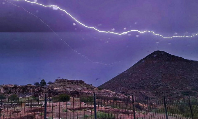 Καιρός: Με καταιγίδες και χαλάζι η Τετάρτη - Πού χρειάζεται προσοχή