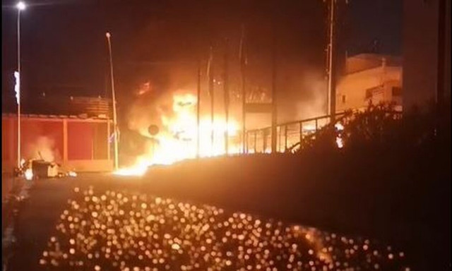 Μενίδι: Ρομά πυρπόλησαν λεωφορείο