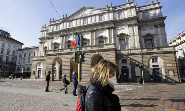 Ιταλία: Ακτιβιστές για το κλίμα έριξαν μπογιά στη Σκάλα του Μιλάνου