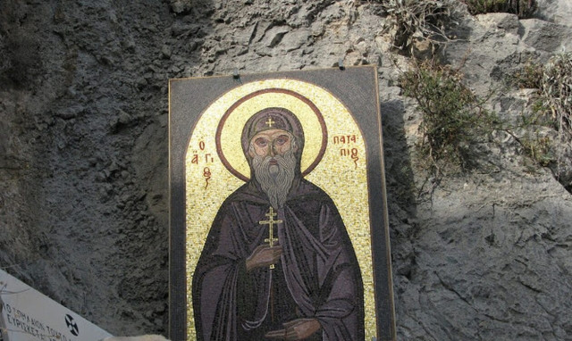 Σπάνια φωτογραφία του Οσίου Παταπίου μετά την εκταφή (vid)