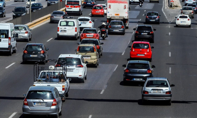 Κίνηση τώρα: Στο «κόκκινο» η Κατεχάκη – Ποιους δρόμους να αποφύγεται