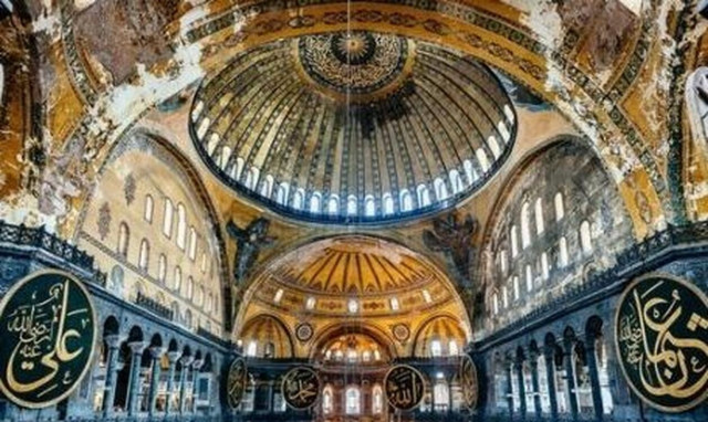 Αγία Σοφία: Nέοι βανδαλισμοί στην Αυτοκρατορική Πύλη (vid)