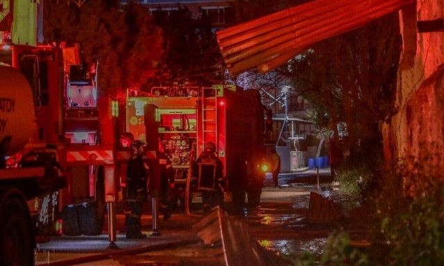 Υπό έλεγχο τέθηκε η φωτιά στο κέντρο της Αθήνας