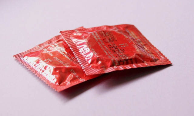 Μακρόν: Δωρεάν τα προφυλακτικά για τους νέους από 1η Ιανουαρίου 2023