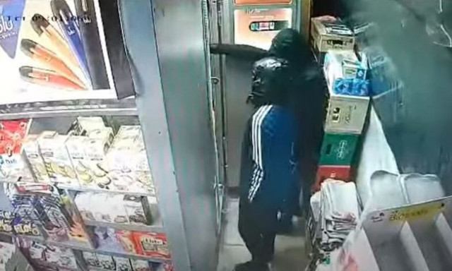 Βίντεο-ντοκουμέντο: Συμμορία με όπλα στόχευε περίπτερα