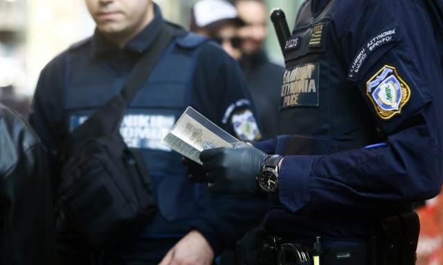 Επίδομα 600 ευρώ σε ένστολους: Πότε το παίρνουν, ποιοι εξαιρούνται