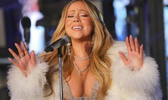 Μαράια Κάρεϊ:Η βασίλισσα των Χριστουγέννων ξανά στην κορυφή των τσαρτς