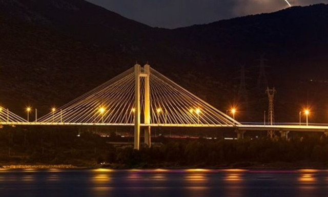 Εύβοια: Αίσιο τέλος για τον άντρα που απειλούσε να πέσει από γέφυρα