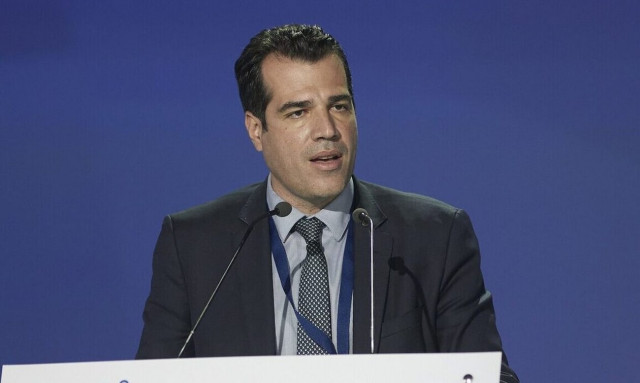 Παρέμβαση Πλεύρη για στήριξη της παραγωγής και καινοτομίας στο φάρμακο