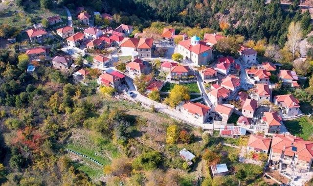 Χριστούγεννα στο χωριό: 7 μοναδικοί προορισμοί για χειμερινές αποδράσεις