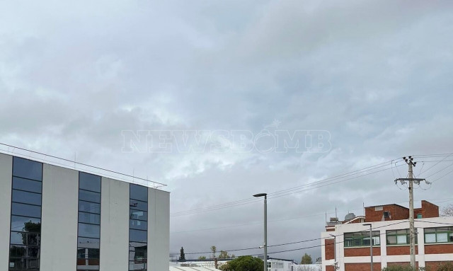 Καιρός τώρα: «Μαύρος» ο ουρανός στην Αττική - Προβλήματα στα ακτοπλοϊκά δρομολόγια