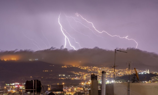 Kακοκαιρία Gaia: 83 κλήσεις στην Πυροσβεστική μέσα σε ένα 24ωρο