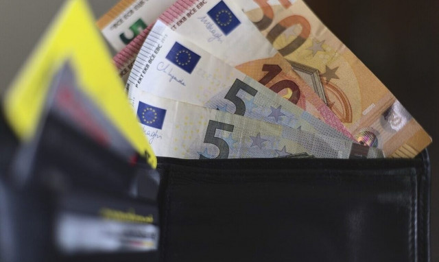 Επέκταση του επιδόματος ακρίβειας των 250 ευρώ εξετάζει η Κυβέρνηση