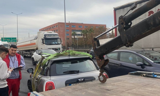 Κίνηση: Στο «κόκκινο» ο Κηφισός - Τροχαίο στη γέφυρα Ροσινιόλ