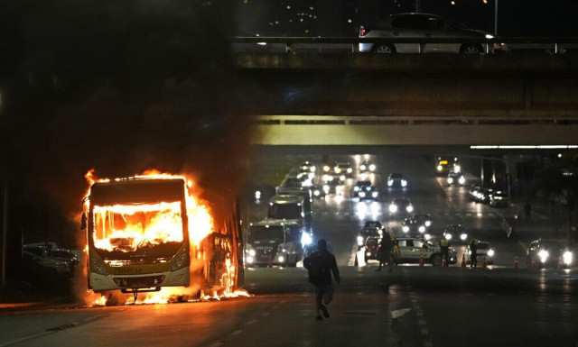 Xάος στη Βραζιλία: Συγκρούσεις αστυνομικών με οπαδούς του Μπολσονάρο