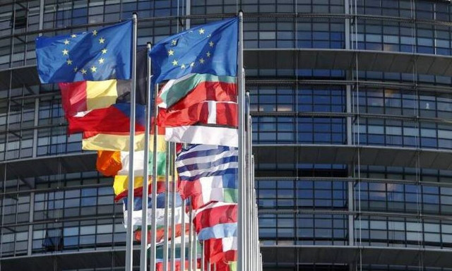 Politico για Qatar Gate: «Λίγα χαλασμένα μήλα ή ολόκληρο το βαρέλι;»