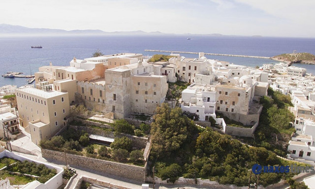 Τον βρήκαν νεκρό σπίτι του και μαζί με τη σορό ανακάλυψαν αρχαία