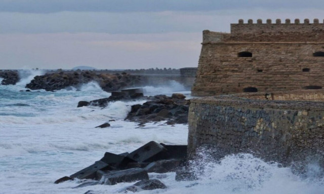 11 φωτογραφίες: O Χειμώνας στην Κρήτη «κοντράρει» στα ίσα το Kαλοκαίρι