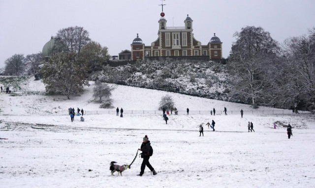 Bρετανία: 40 άνθρωποι κοιμήθηκαν σε παμπ εν μέσω σφοδρής χιονοθύελλας