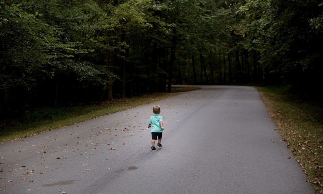 Έβρος: 4χρονος το έσκασε από το σπίτι για να πάει στη γιαγιά του