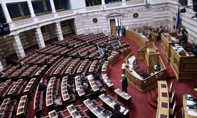 Άγρια κόντρα Πικραμμένου - Ραγκούση στη Βουλή