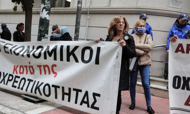 Με τεστ και μάσκα επιστρέφουν οι μη εμβολιασμένοι υγειονομικοί